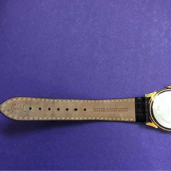 Vintage 1990’s Guess Analog Watch - Gold & white watch on genuine leather strap - Picture 7 of 13